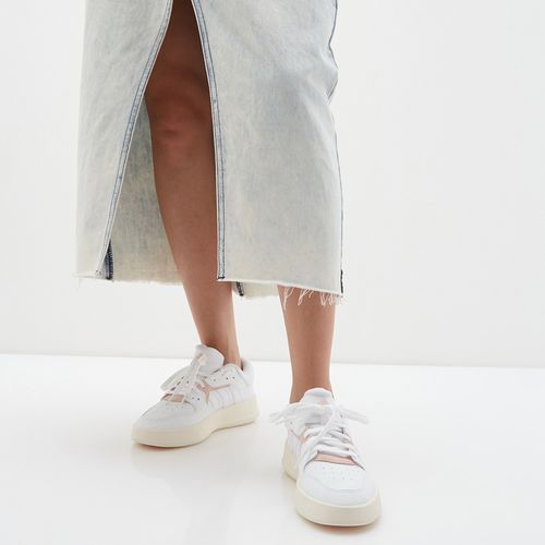 Zapato Adidas Court casual color blanco para mujer