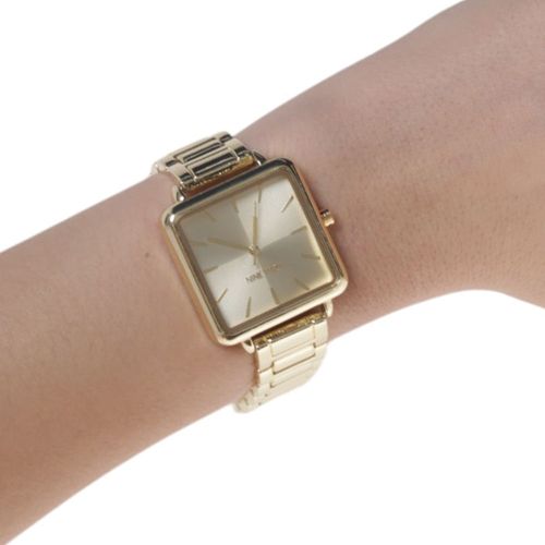 Reloj Nine West análogo metálico dorado para mujer
