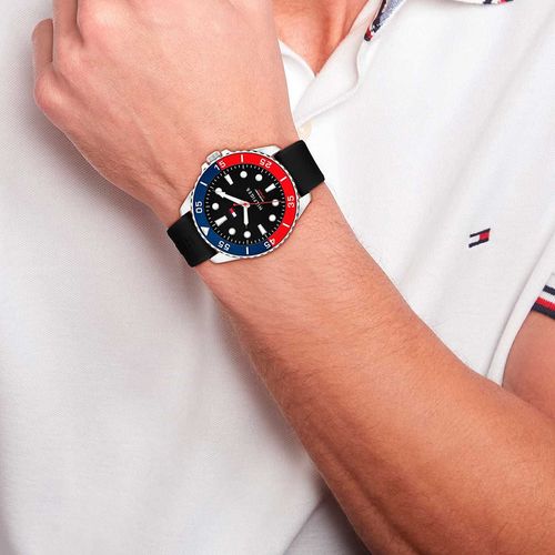 Reloj Tommy Hilfiger Oceanic color negro de silicón para hombre