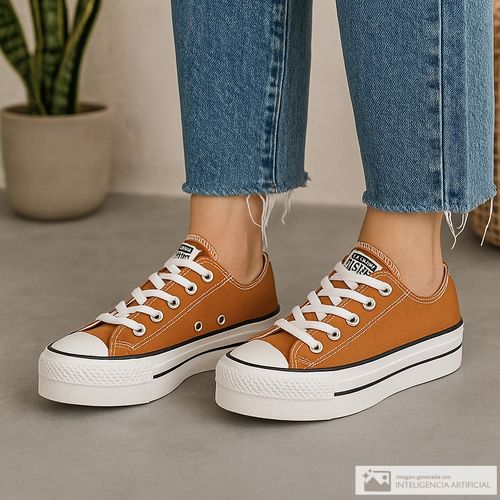 Zapato Converse Chuck Taylor All Star Lift casual color café/blanco para mujer